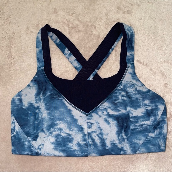 Lululemon sport bra size 4 - Picture 2 of 5